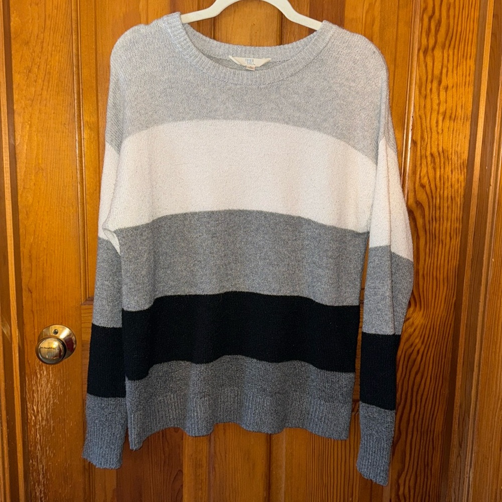 5/$25 🎆 EUC Time and Tru Grey Striped Crewneck Sweater, Size Small